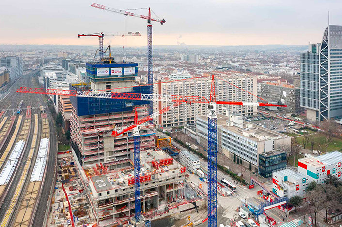 Une tour de bureaux de 170 mètres de haut : les grues Liebherr participent à la construction du bâtiment « To Lyon »